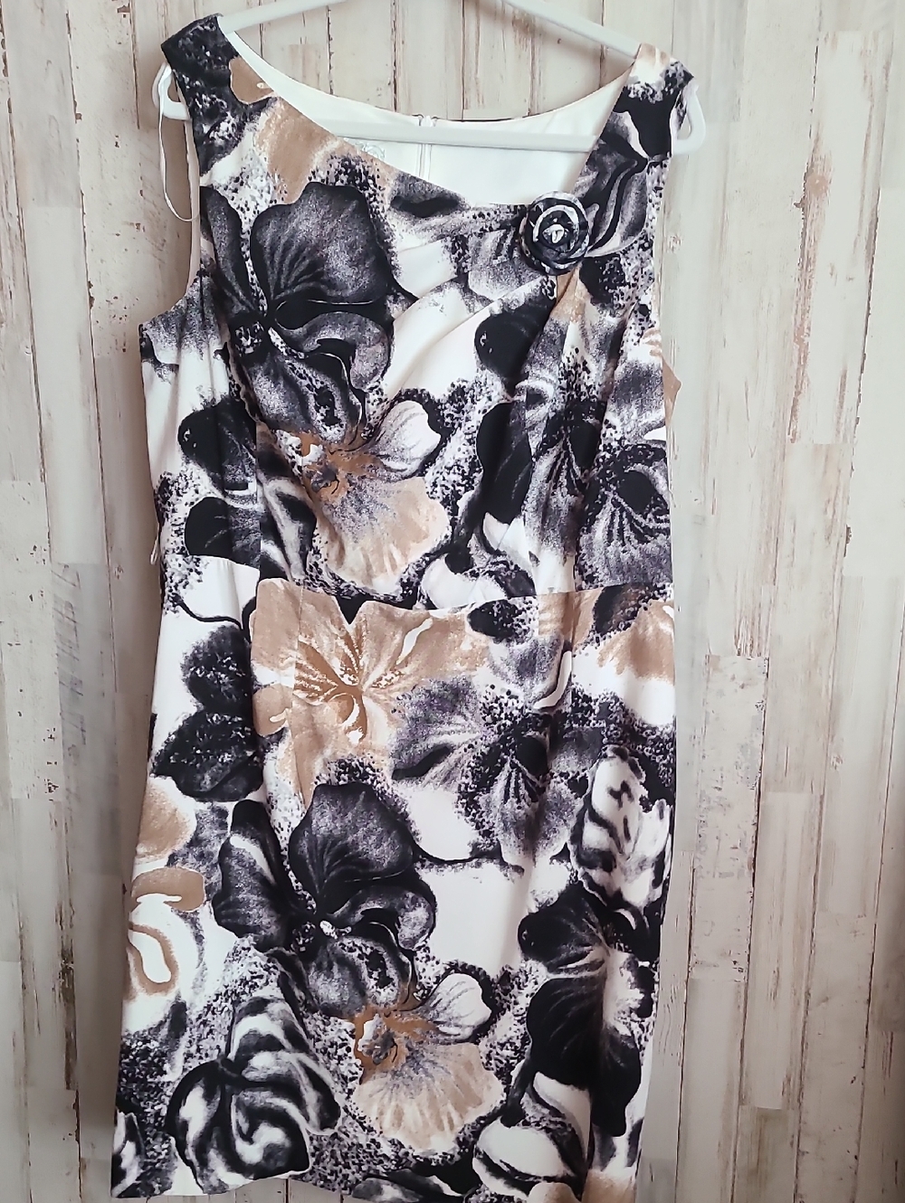 Floral Sleeveless Sheath Dress in Black, White & Tan